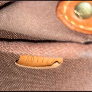 Authentic Used Good condition LV Eva purse